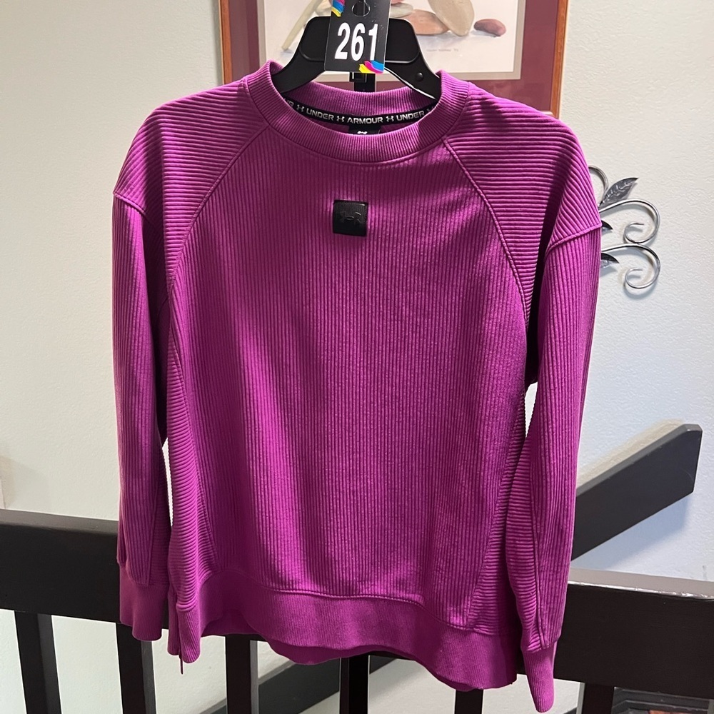 Under Armour Magenta Ribbed Top With Side Hemline Zippers. #261DAGO